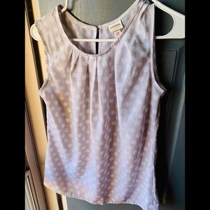 7 womens sleeveless variety of shirts, 6 sz S, 1xs